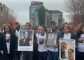 “Vrasja e grave, urgjencë kombëtare”- Protestë në Kosovë pas vrasjes së Arlinda Zekajt nga kunati i saj, hidhen fishekzjarrë drejt godinave të Prokurorisë e Policisë