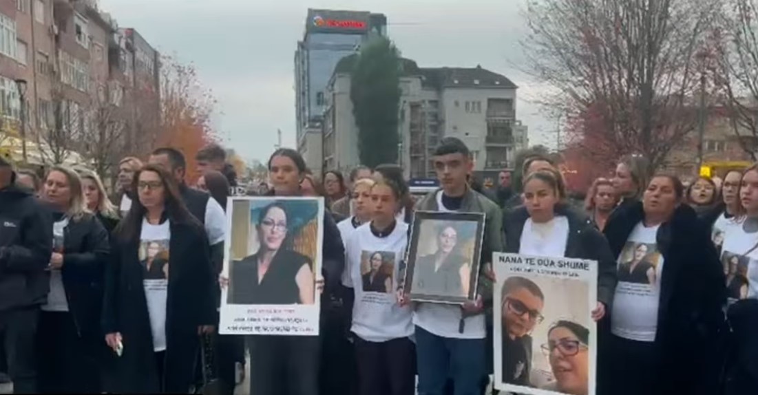  Vrasja e grave  urgjencë kombëtare   Protestë në Kosovë pas vrasjes së Arlinda Zekajt nga kunati i saj  hidhen fishekzjarrë drejt godinave të Prokurorisë e Policisë