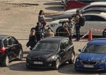 Sheshi mbeti bosh/ Prishtina nuk i përgjigjet thirrjes për sulm në Tiranë! Vetëvendosja organizoi autobusë, por i shkojnë vetëm kamerat