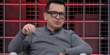 Protesta/ Ironia e juristit Spahiu: Reagimi i Ambasadës së SHBA, as ‘mish, as peshk’!- Pyet dhe Arlind Qorrin: Po nëse zgjedhjet i fiton sërish Rama apo Berisha?