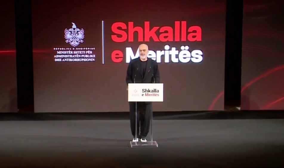 Karriera do varet nga performanca   Rama prezanton  Shkallën e Meritës  dhe paralajmëron  ata që nuk punojnë   Transformim i Administratës
