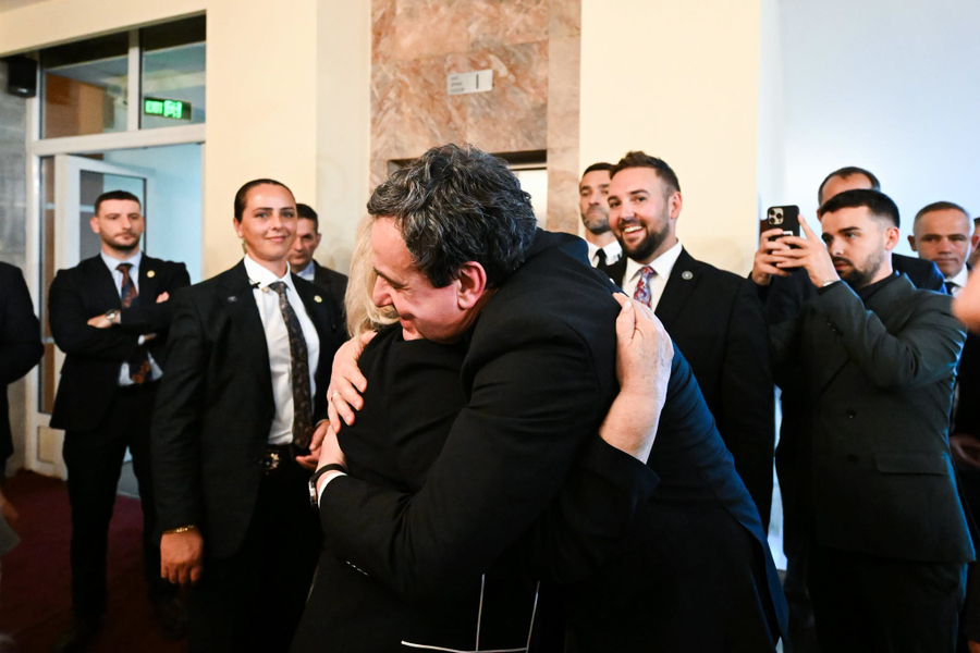 Kurti takon presidenten e re të Kosovës  Na presin shumë punë 