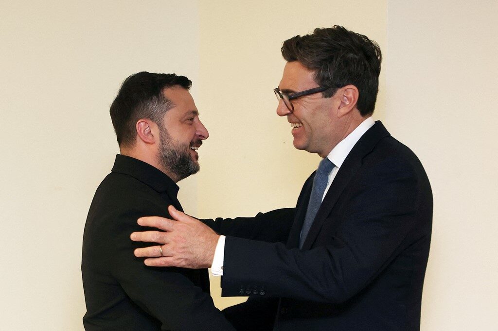 Zelensky takohet me Burnham në Downing Street  Britania përshpejton ndihmën ushtarake për Ukrainën