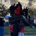 Të maskuarit e vandalizuan, deputeti Shalsi për monumentin e ‘Lahutës së Malcis’: Si lufton për të ardhmen, kur s’njeh krenaritë e vendit?