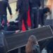 “Fali o Zot, se s’dinë ç’bëjnë!”- Protestuesit e maskuar përdhosën monumentin “Lahuta e Malcis” në Lezhë, kryebashkiaku Ndreu: Në tokën e Gjergj Fishtës… (VIDEO)