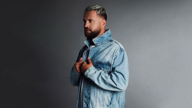 Çfarë po kurdis Luizi?! Fenomeni i BBV rikthehet sonte në ekran me Alketa Vejsiun, “shënjestron” Sara Hoxhën: E di ti ç’ndodh me mua në TV