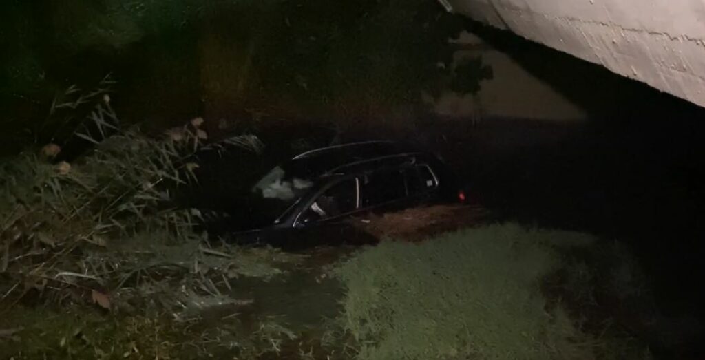 Makina përfundon në kanal në Lushnjë  plagosen çifti i bashkëshortëve