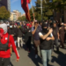 Dita e katërt e protestës, marshim drejt “21 Dhjetorit”, digjen kosha dhe shkulen kangjellat