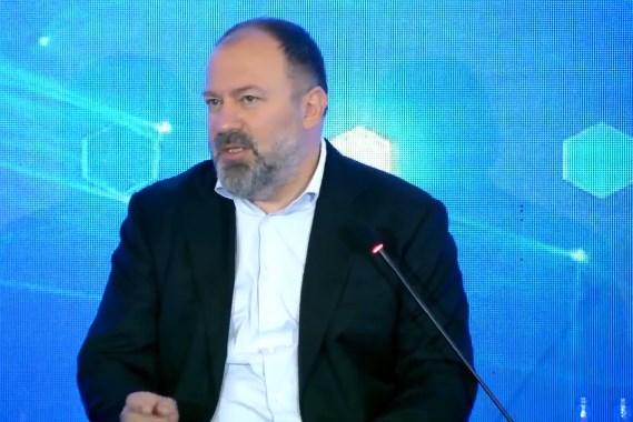 Mazniku flet për dhunën në protestë  Nëse i gjuan policit me gurë  duhesh shoqëruar