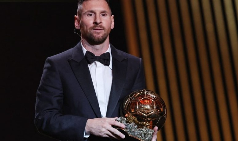 E bujshme  Leo Messi rikthehet në ceremoninë e  Topit të Artë   argjentinasi pritet t ia dorëzojë trofeun fituesit të ri