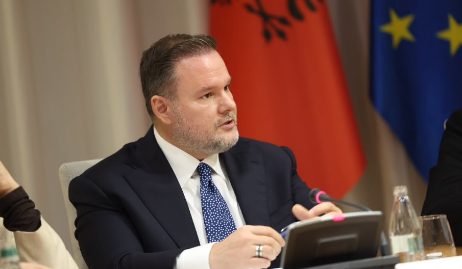 Përfshirja në protesta  ministri Demo  Fëmijët nuk e kanë vendin mes dhunës  së shpejti platforma  Help for You  kundër abuzimeve online 