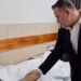 Ministri Demo viziton efektivët te Trauma, 51 policë të lënduar nga protesta: Dhuna ndaj efektivëve është e papranueshme!