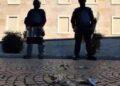 Protestuesit e mbetur në bulevard u hedhin kartëmonedha false policëve përpara Kryeministrisë!