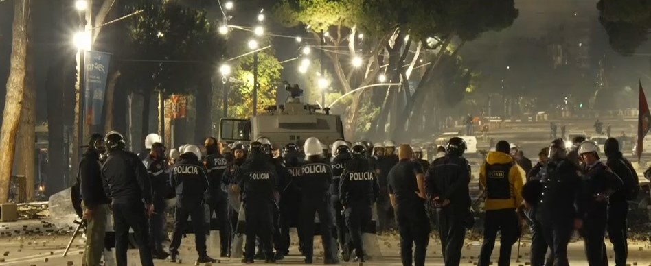  Po synohet kaosi social   Eksperti i sigurisë  Pse po prishen semaforët  Policia duhet të ketë një plan menaxhimi