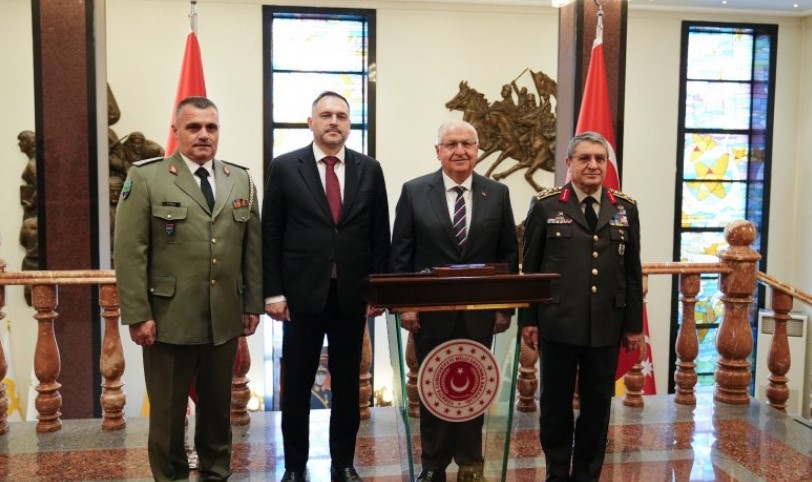  Bashkëpunim në modernizimin e ushtrisë   Ministri Nufi vizitë zyrtare në Ankara  takohet me homologun turk  Vijojmë partneritetin strategjik