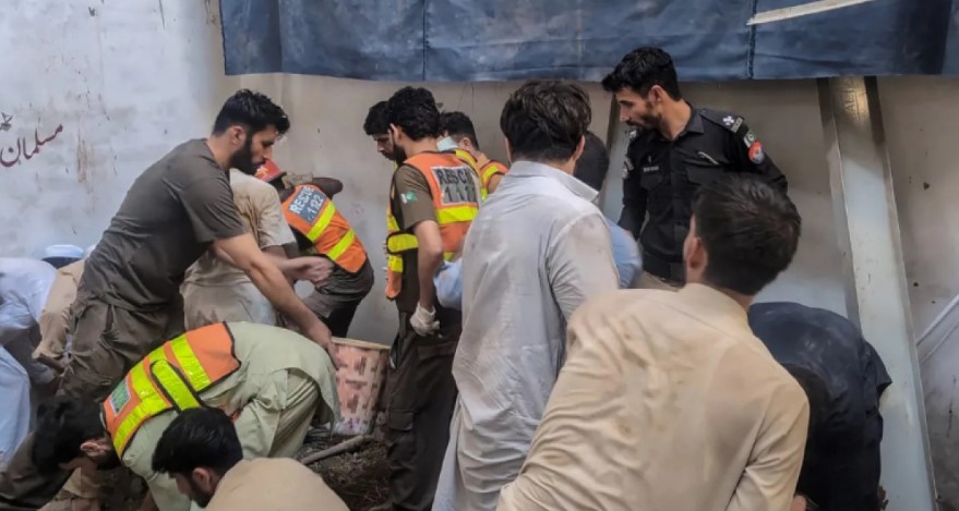 Tragjedi në Pakistan  28 të vdekur nga shembja e çatisë së një shkolle  mes viktimave edhe fëmijë  VIDEO 