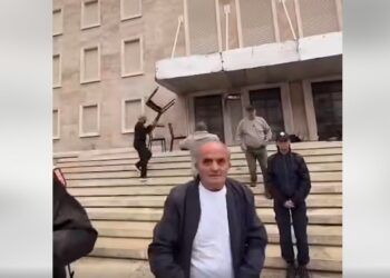 Kryeministri i thirri për dialog dhe ata thyen për të dytën ditë karriget, Rama i ironizon: “Pedagogët” erdhën sot përsëri…!