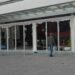 Protestuesit nuk kursejnë as bizneset te “Piramida”, i shkatërrojnë dhe u vënë flakën!