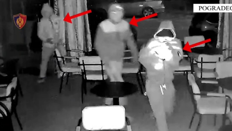 Bastisnin në seri bizneset në Korçë dhe Pogradec  arrestohen 2  skifterët   shpallet në kërkim një i tretë  ja çfarë u sekuestrua nga Policia