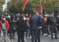 Nis protesta, protestuesit mblidhen para Ministrisë së Arsimit, nisin sulmet ndaj godinës