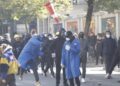 Gjykata i liron pas arrestimit për dhunë, shumica e të rinjve rikthehet përsëri në rrugë për protestë!