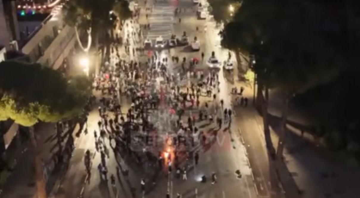 VIDEO LAJM  Pamjet nga lart me dron  ja pjesëmarrja në protestën e sotme para Kryeministrisë 