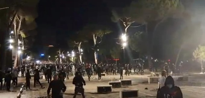 Rëmndohet bilanci i dhunës në protestë  shtohet numri i policëve të lënduar  23 efektivë nën trajtim te Trauma  nën kujdes 5 protestues dhe 1 kalimtar