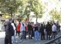 Dita e pestë/ Protestuesit nisin marshimin drejt Ministrisë së Arsimit, policia rreshtohet para godinës, bëhen gati edhe autobotet (FOTO)