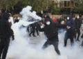 13 persona të plagosur nga protesta, mes tyre protestues, policë dhe gazetarë, qytetari i dëmtuar në sy jashtë rrezikut për jetën