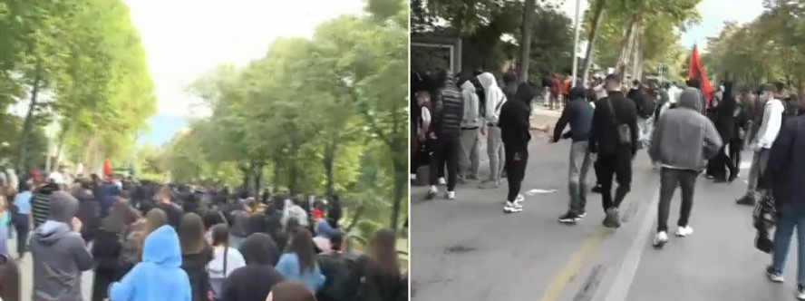 Pas Ministrisë së Arsimit  protestuesit i drejtohen Parlamentit dhe vijojnë shkatërrimet  Shkulin kangjellat  sinjalistikën  sulmojnë dhe Bankën e Shqipërisë