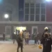 Tensionet në selinë blu, Policia: Na sulmuan me molotovë, përdorëm gaz lotsjellës
