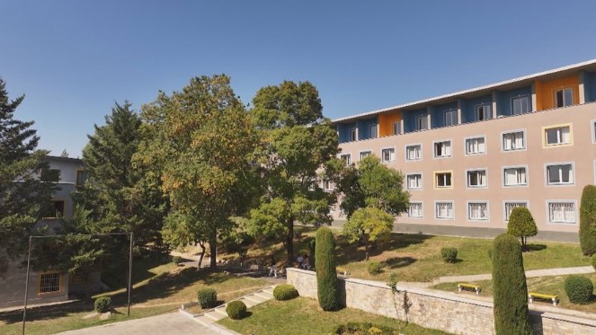 Qiratë në Tiranë  të papërballueshme  Viti akademik për studentët nis me  luftën  për një çati