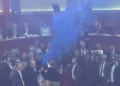 Deputetët e PD hedhin sende drejt Ramës, Kryeministri largohet pas votimit për projektiligjin për BSH