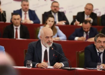 Detajet nga mbledhja e socialistëve, Rama: Kush nuk voton Reformën Territoriale, le të ikë!