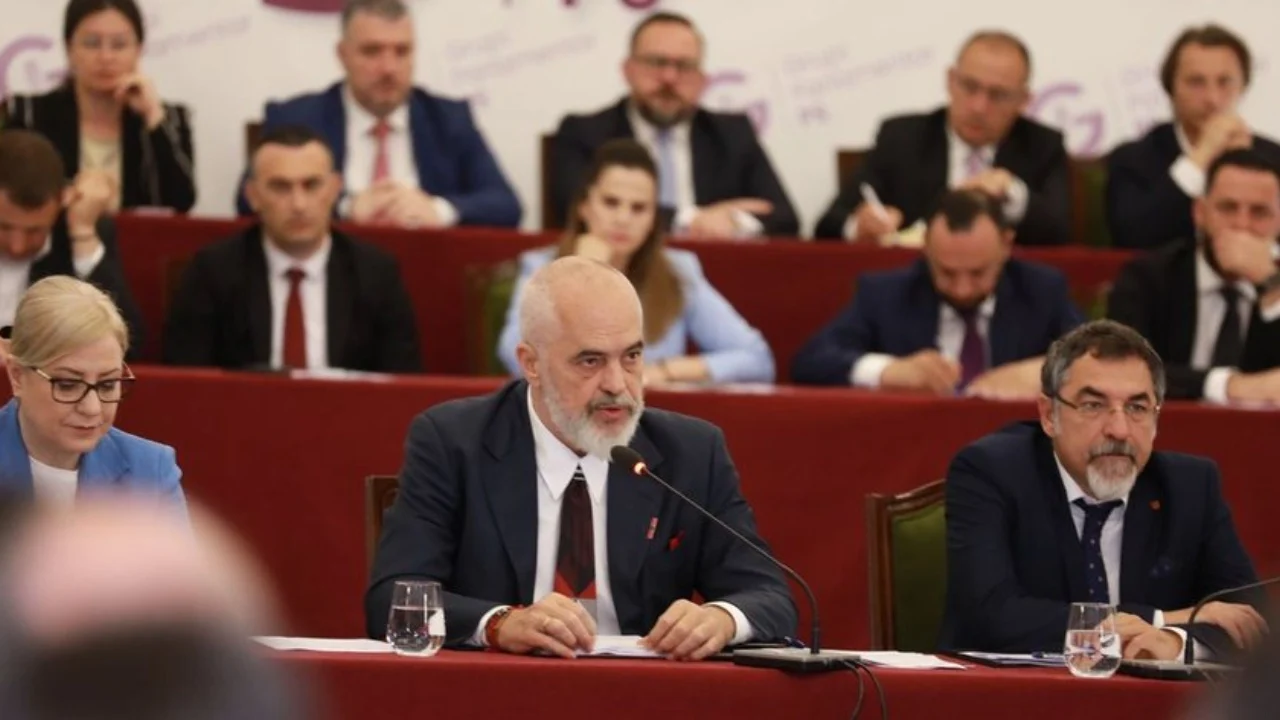 Detajet nga mbledhja e socialistëve  Rama  Kush nuk voton Reformën Territoriale  le të ikë 