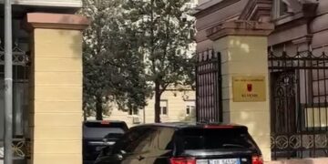 Mblidhet grupi parlamentar i PS, i pranishëm edhe Rama! Kryeministri mbërrin në Kryesinë e Kuvendit, ja çfarë pritet të diskutohet (VIDEO)