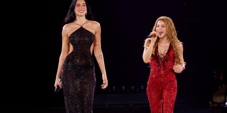 Shakira dhe Dua Lipa elektrizojnë Madridin me një interpretim të përbashkët të “Antología