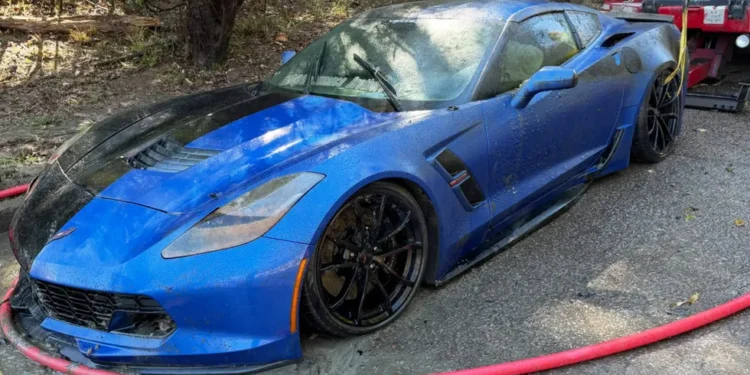 E pabesueshme: Corvette C7 u gjet pas vitesh në shtratin e lumit