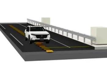 Honda zhvillon rrugë që karikojnë automjetet elektrike gjatë udhëtimit