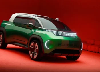 Fiat sjell konceptin Multiplay, një automjet që bashkon SUV-in, minibusin dhe pickup-in