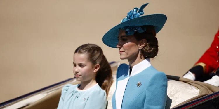 Kate Middleton dhe Princesha Charlotte udhëtojnë me metronë e Londrës dhe befasojnë pasagjerët