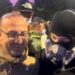 Tirana në kaos e flakë, deputeti i PD shfaqet i qeshur dhe bën “selfie” me protestuesit e maskuar me baklava!