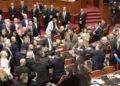 Përleshjet në Kuvend, “Etika” shqyrton kërkesën e PS për përjashtimin e 20 deputetëve të PD