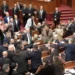 Përleshjet në Kuvend, “Etika” shqyrton kërkesën e PS për përjashtimin e 20 deputetëve të PD