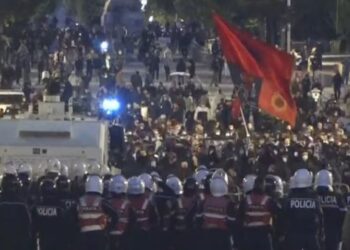 “Dikush kërkon të ndezë flakët e urrejtjes dhe përçarjes”- Ministri Demo bën bilancin e protestës: 156 të lënduar, mes tyre 97 efektivë policie dhe 4 të mitur!
