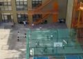 VIDEO/ Pavarësisht protestës, në Tiranë shkollat e vijojnë normalisht mësimin, nxënësit në klasa! Shikoni pamjet
