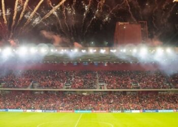 Nuk është Italia apo Anglia, por tifozët po mbushin stadiumin për Shqipërinë