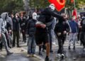 Protesta, flet piktori dhe pedagogu i njohur Haliti: Jam me studentët, jo me ata me maska që bëjnë dhunë! (VIDEO)