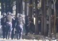 Studentët protestues nisin sulmet me gurë, breshëri fishekzjarresh dhe sende të forta ndaj Policisë, shpërndahen me ujë dhe gaz!
