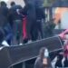 VIDEO/ “Turp e faqe e zezë!”- Të rinjtë vandalizojnë monumentin e At Gjergj Fishtës, ironia e analistit Martin Leka: Një herë ia zhduku komunizmi, tani…